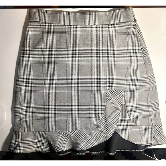 ZARA Plaid Mini Shirt Ruffle Detail XS 0/2 Black and Grey High Waist - Picture 1 of 8